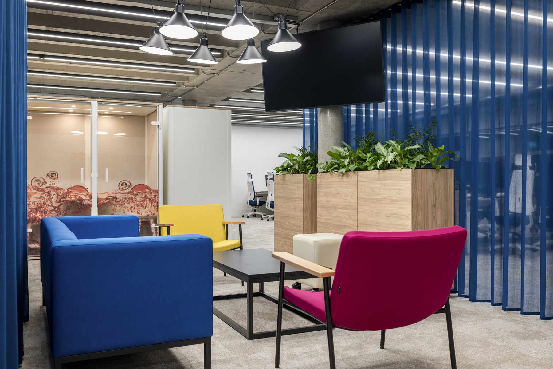 Breakout area with colourful chairs in blue, yellow and pink